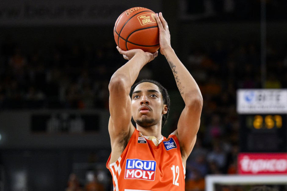 关于集结日体能课后，法兰克福复出首秀备战NBA常规赛，底气十足，球探报告显示潜力的信息